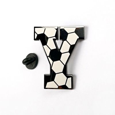 kaufen Werbe-Hard-Emaille Fußball-Sport-Pin mit Gummi Rücken Online-Herstellung
